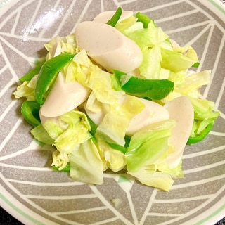 白い魚肉ソーセージの野菜炒め